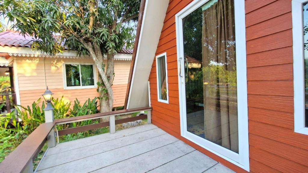 Damnoen Saduak House | ดำเนินโฮมสเตย์ Damnoen Homestay