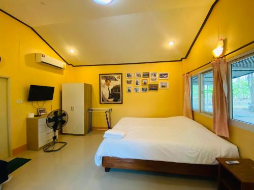 Tha Khoei House | บ้านกลางสวนผึ้ง