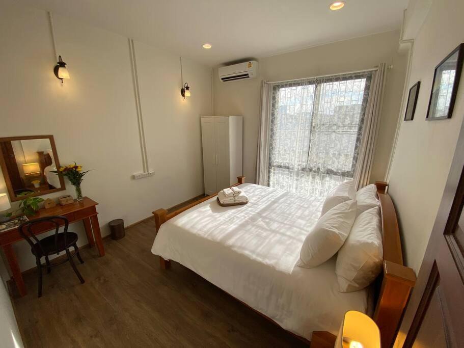 Bang Na Apartment | 1 min walk to BTS, 3 Bed 3 Bath, Entire House