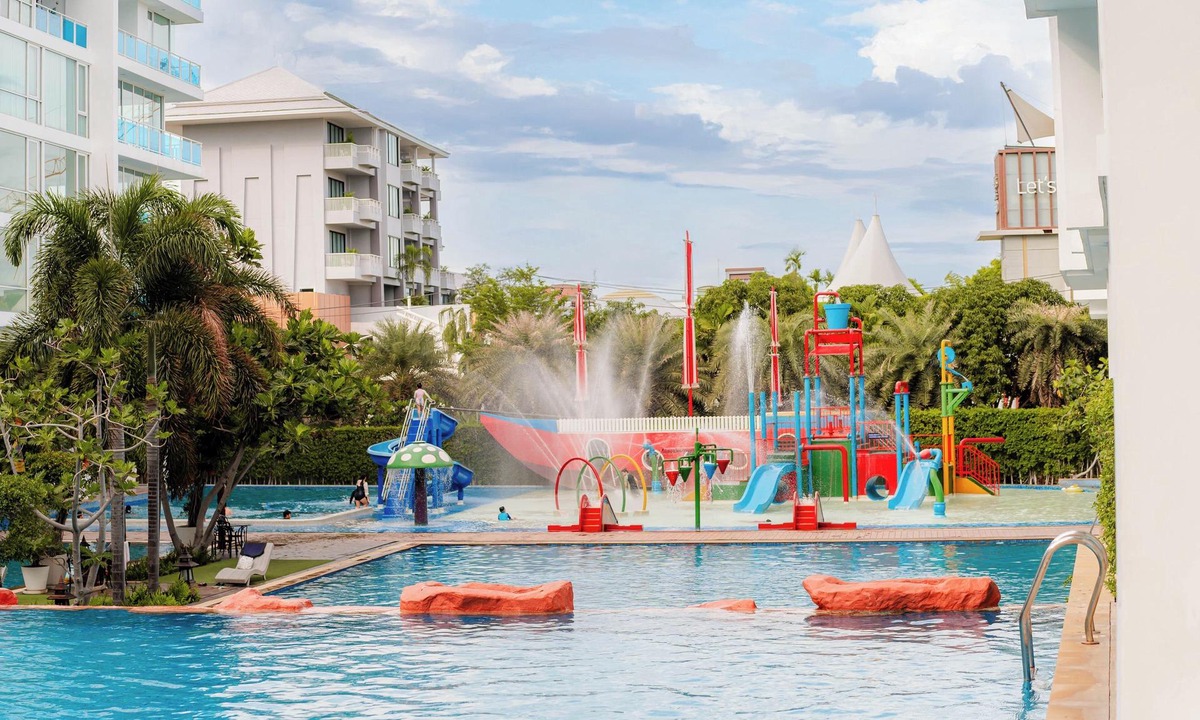 Khao Takiab Condo | 104m², 8 Pools, Waterpark, Terrace, 75" TV, 5-Min Walk to Beach & Cicada
