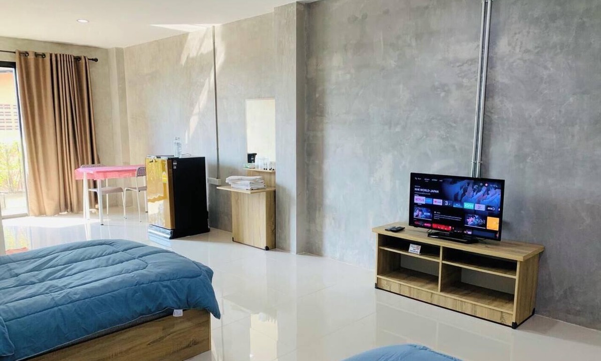 Phatthana Nikhom Hotel | 168 Pattana