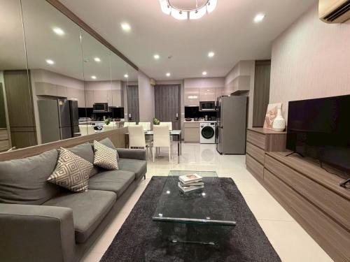 Bangkok Central Business District Apartment | 2 Bed 2 Bath Luxury Apartment Next to Convention Center