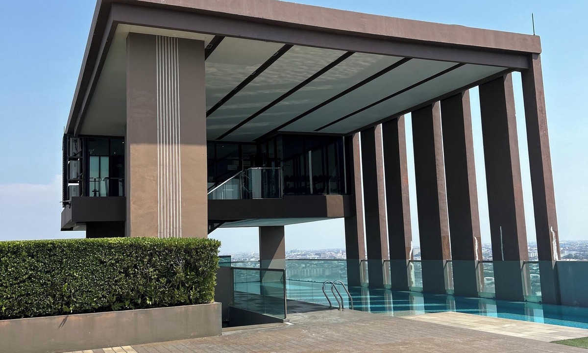 Mueang Samut Prakan District Condo | 2-bedroom condo in beautiful Tambon Sam Rong Nua with WiFi, AC, fitness room