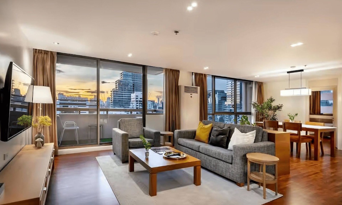 Embassy District Condo | 2 BR Lumpini/City View/Monthly