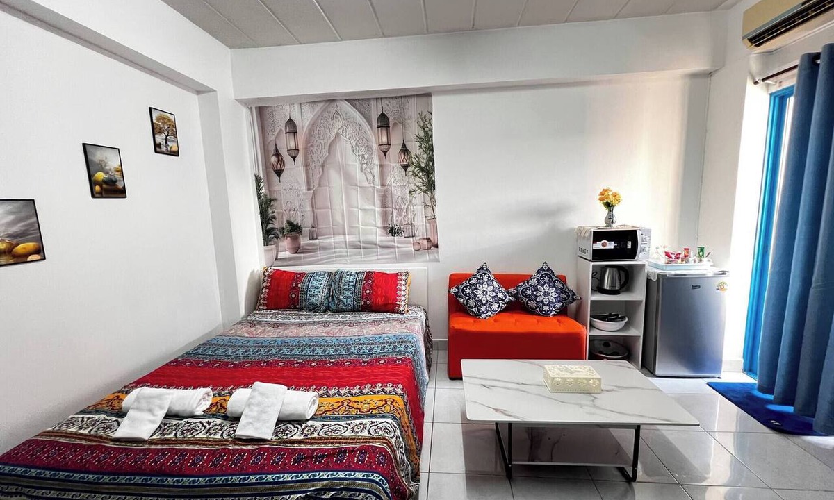 Chan Kasem Apartment | 205 budget room Wi-Fi & utilities Bangkok’s center