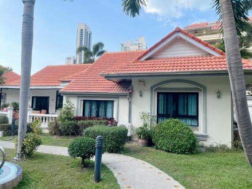 Pratumnak Hill Villa | 3 Bedroom Villa Praitumnak soi 4 by Daisy Pattaya