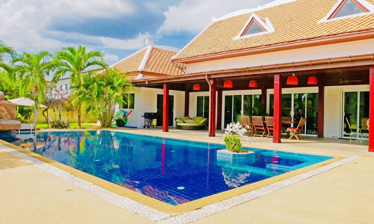 Nong Prue House | 4/5 BDR luxury Balinese villa with pool and jacuzzi