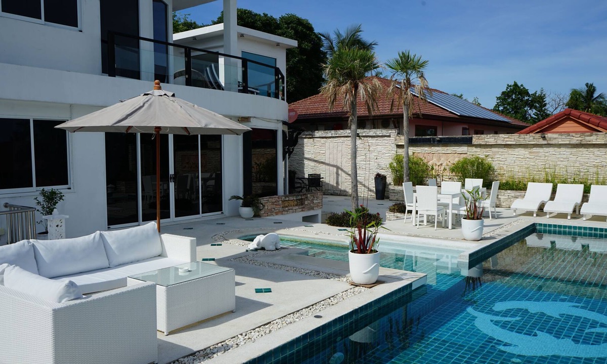 Bophut Villa | 4 Bedroom Villa - 5 Mins To Chaweng Beach, Bars, Shops & Dining - Amazing Value!
