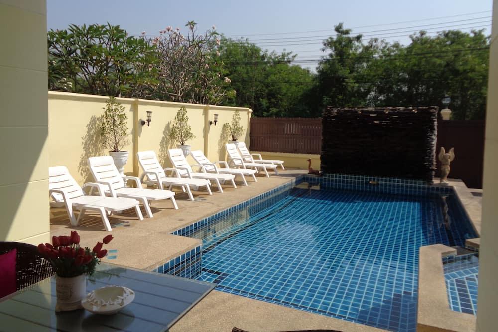 Na Kluea Villa | 4 Bedroom Villa With Private Pool/ Walking Street 10 Minutes Ride Away!