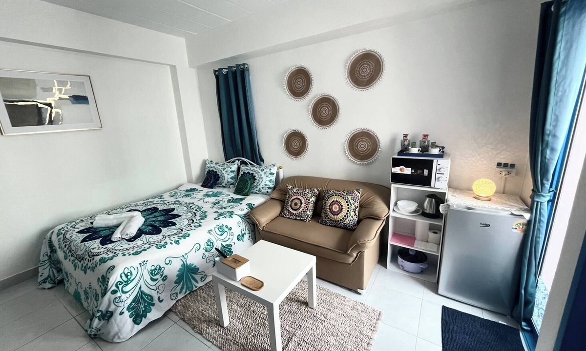Chan Kasem Apartment | 401 Budget Room Utilities WiFi Balcony in Ratchada
