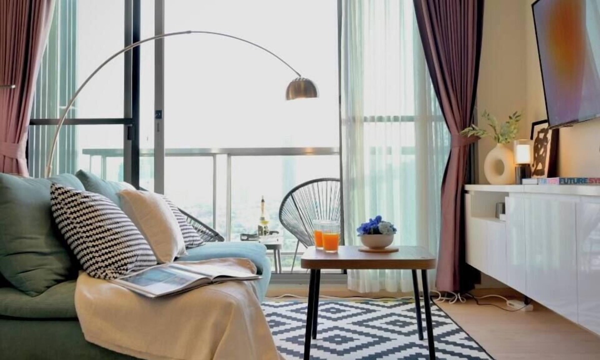 Thonglor Condo | 5 min Metro| KingBed | Kitchen full | Netflix WiFi