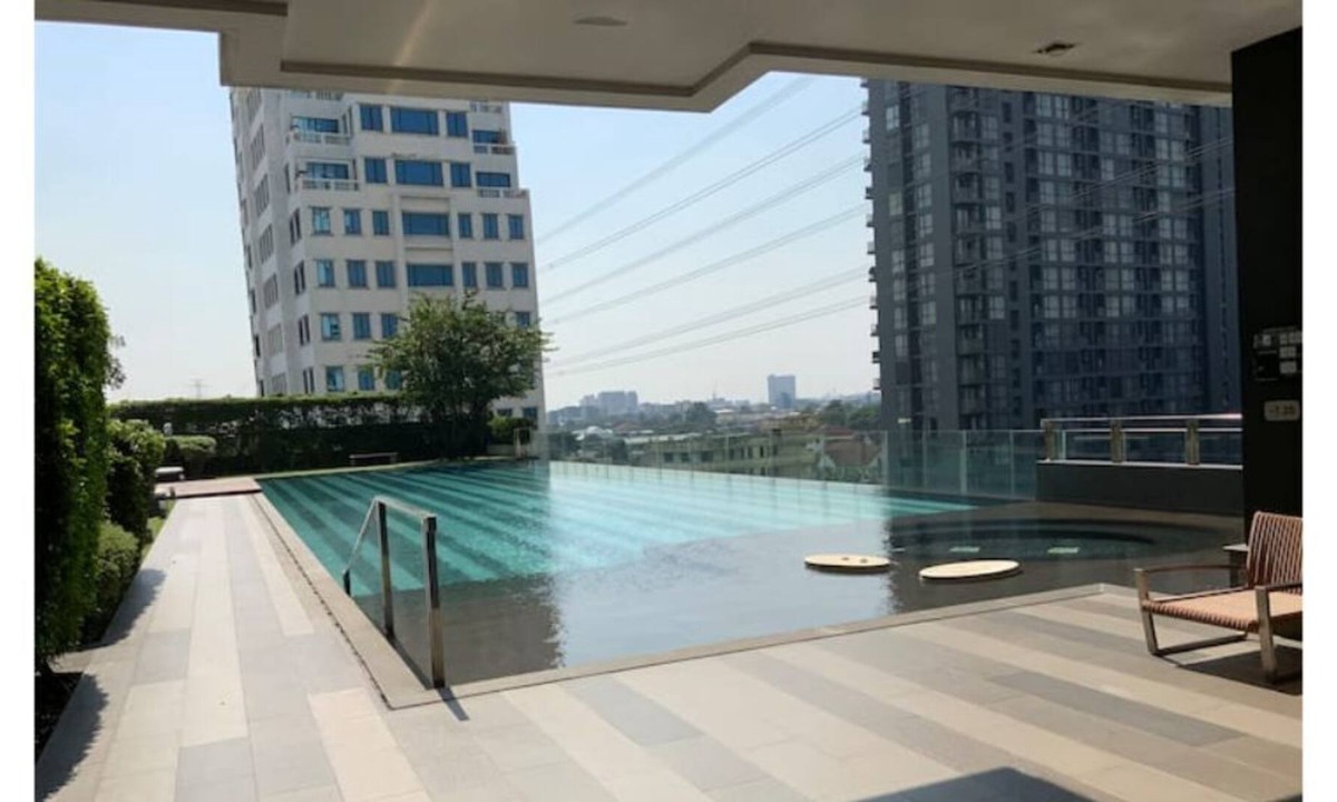 Wong Sawang Apartment | 50m MRT, Big C, 1 BR condo with Sauna, Pool & Gym