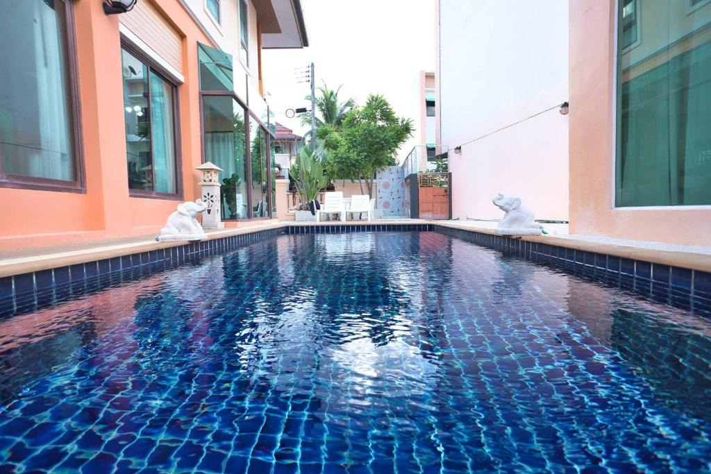Nanai Road Villa | 69 Walk to Bangla Rd in 10min 3 room plus private pool