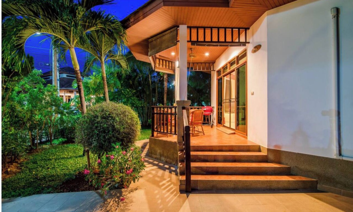 Wang Pong House | 90-square-meter vacation home with a pool, terrace, and private garden near the beach