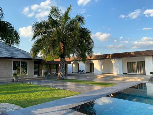 Huai Yai Villa | Arom Pool Villa Pattaya 2