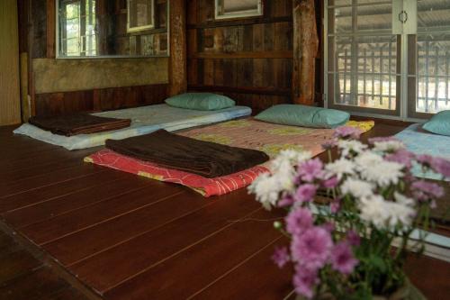 Chiang Dao Hostel | Art House at Chiangdao - Waterlily House