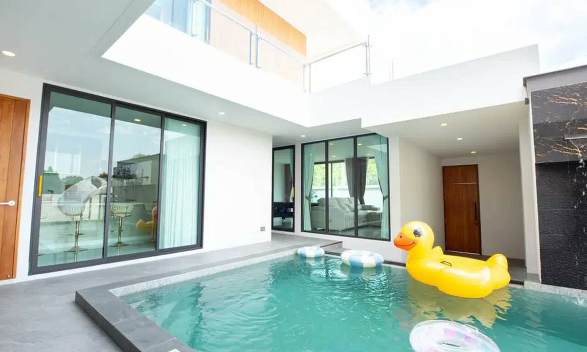 Huai Yai House | Baan Amphur 5BR Pool Villa · Karaoke & Games