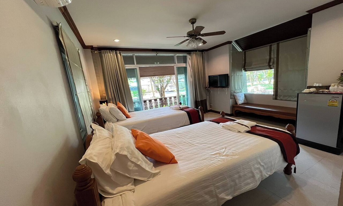 Bang Khonthi Hotel | Baan Nam Pen Resort