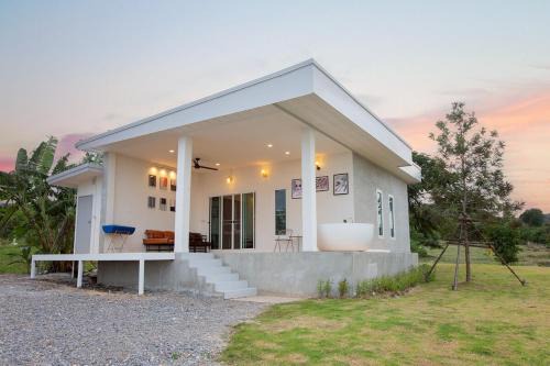 Pak Chong House | Baan White House At Mine Hills Zone2