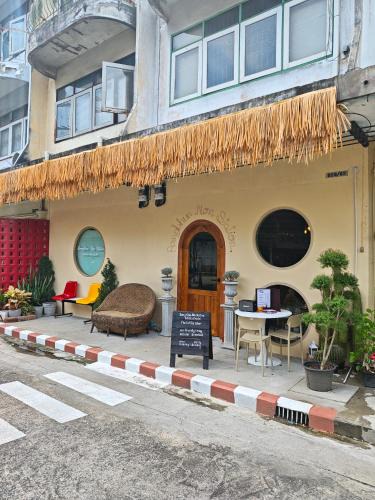 Bangkok Noi Hostel | Bangkhunnon Station Hostel