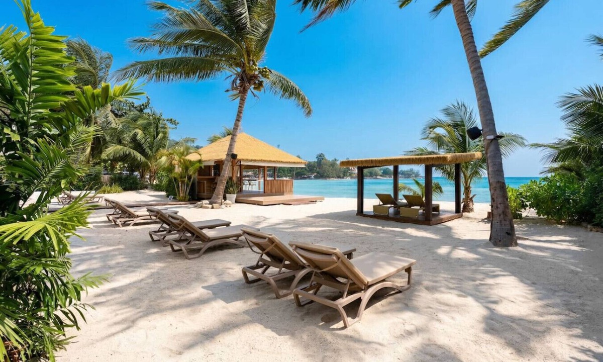 Maret House | Bankun Boutique Beachfront 7br private beachfront