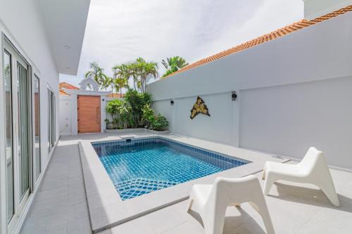 Pratumnak Hill Villa | Beach at 5 mins walk 3BDR pool villa for groups and family