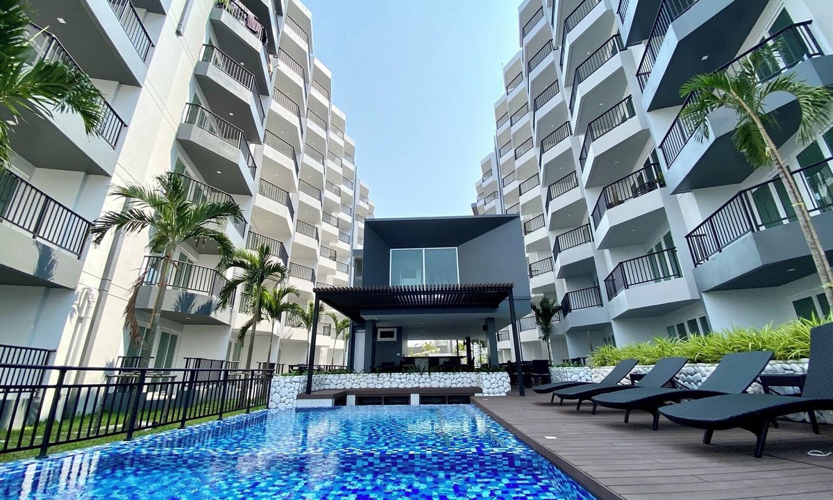Kram Condo | Beach living 1 bdrm well equiped kitchen, AC, Wi-Fi and Living room