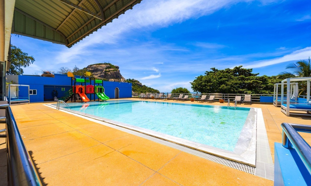 Khao Takiab Condo | Beachfront Studio Condo-Seaview (BW1)