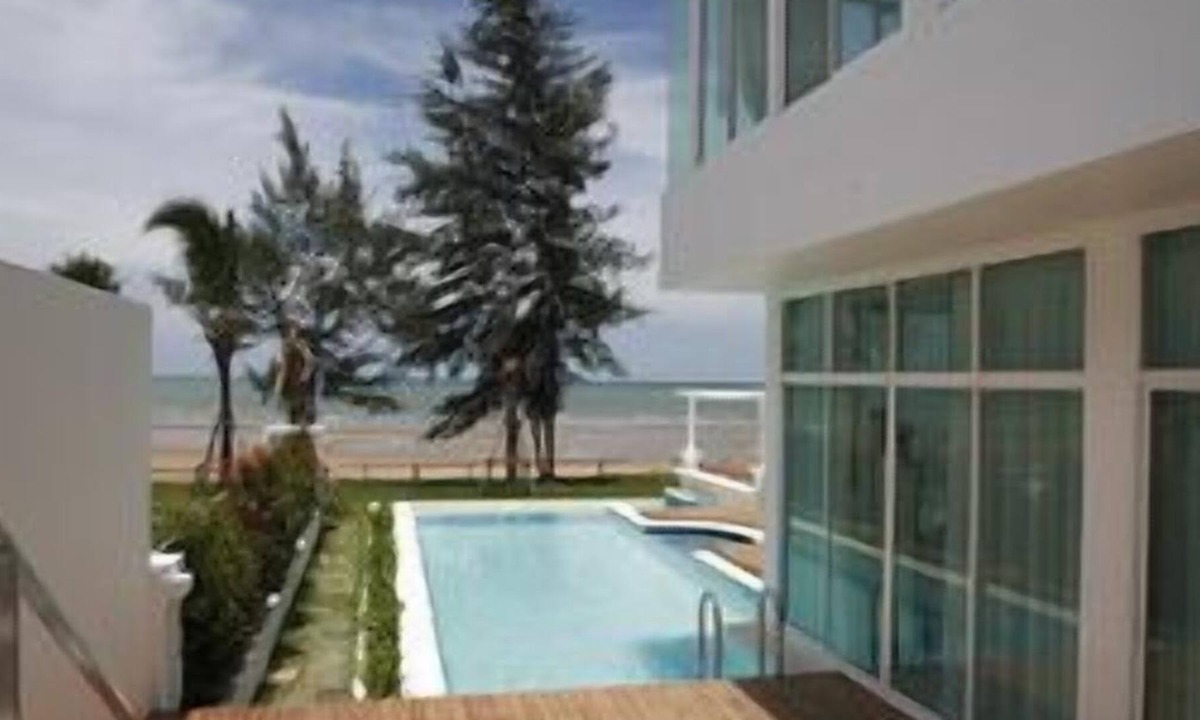 Prachuap Khiri Khan Villa | Beachfront 3 Bedrooms Pool Villas