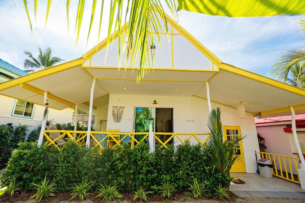 Bang Po Villa | Beachfront Villa with Sunset