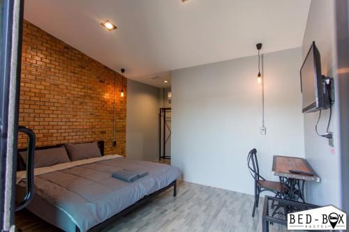 Pra Thai Hotel | Bed Box