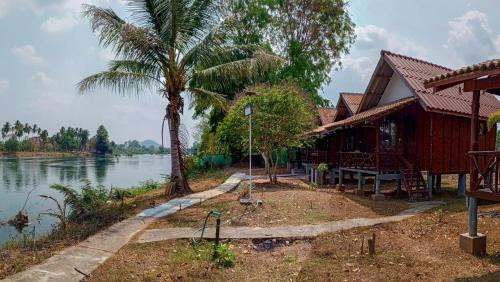 Don Det House | Bon Tai Oasis Bungalows