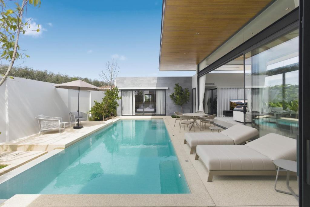 Thep Kasattri Villa | Botanica Pru Jampa by Beringela