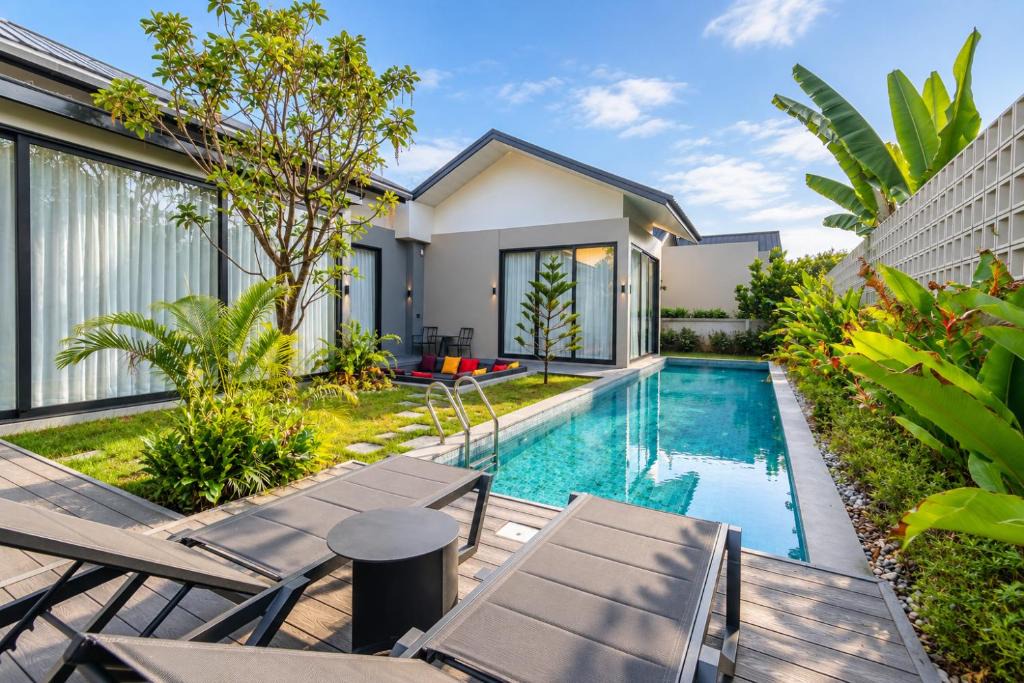 Si Sunthon Villa | Brand New 3BR Villa Orasa Near Robinson Thalang