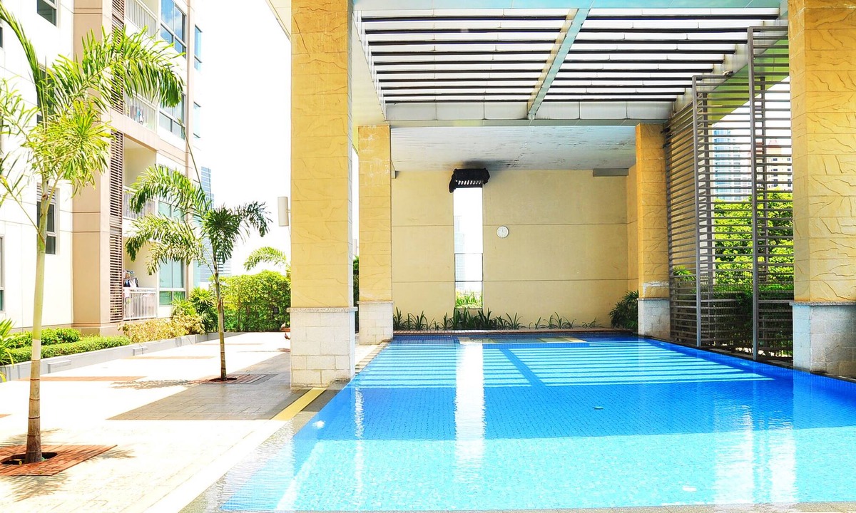 Phaya Thai House | Bright and Spacious Room at Aree, local hipster area of Bangkok