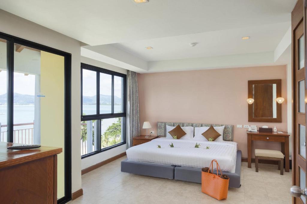 Wichit Hotel | By The Sea