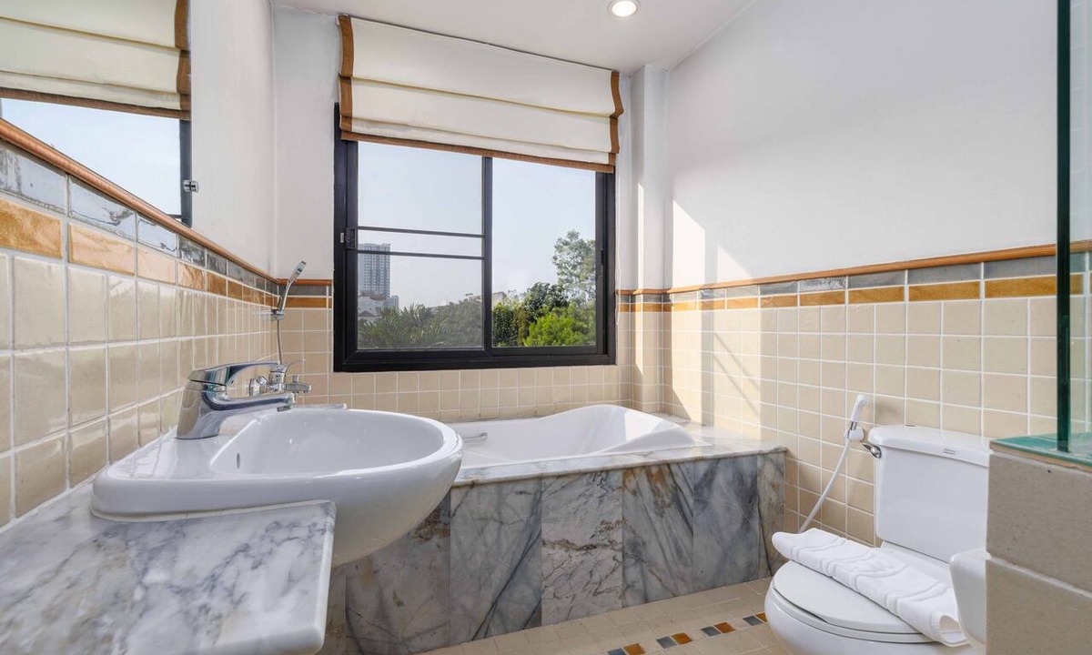 Bang Phlat Hotel | Charlie House Pinklao