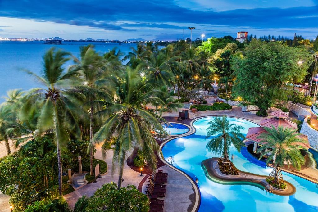 North Pattaya Resort | Cholchan Pattaya Beach Resort - SHA Extra Plus