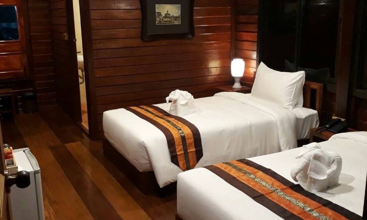 Amphawa Hotel | Chuchai Buri Sri Amphawa