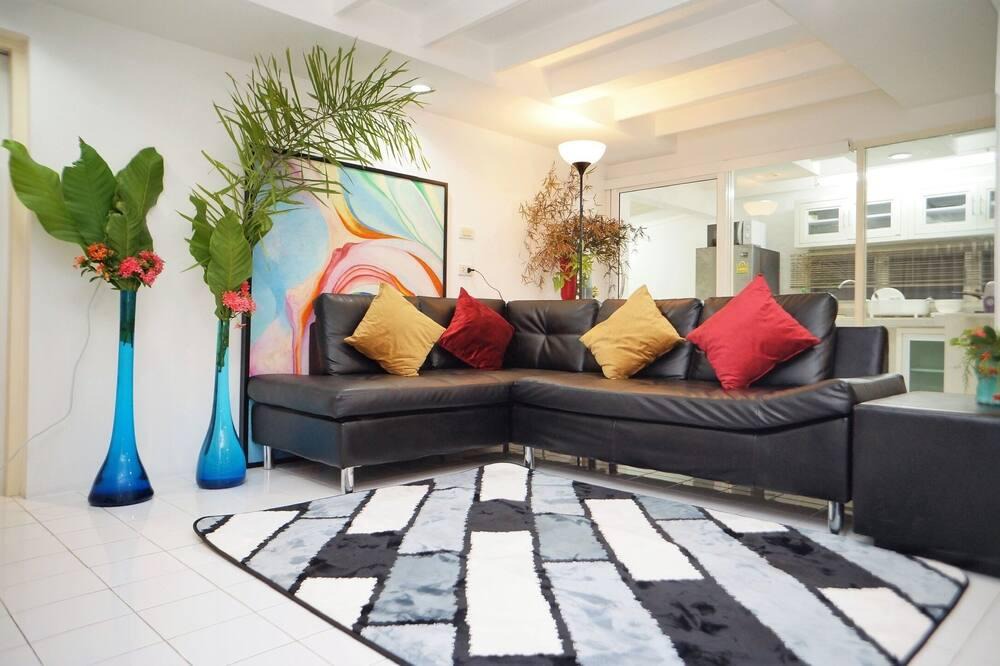 Phaya Thai House | City Center Home in Ari ❤ Chatuchak ☀ WiFi ☀ BTS☀Full Services