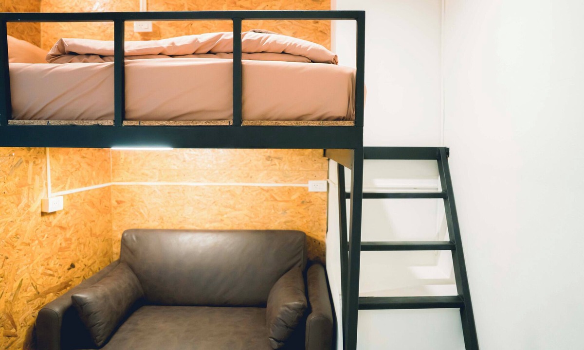 Thanon Phetchaburi Hostel | Comfy Corner Hostel