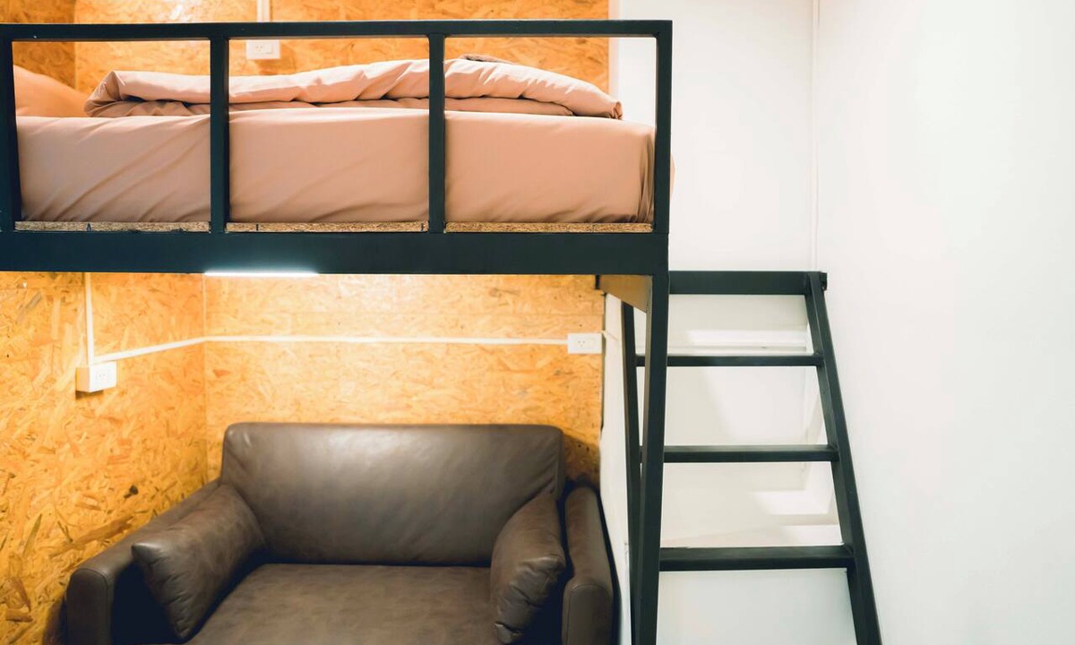 Thanon Phetchaburi Hostel | Comfy Corner Hostel