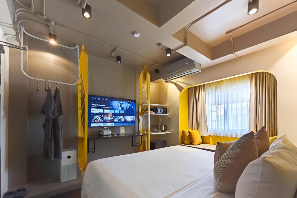 Thapae Hotel | DAY & NIGHT by THE MOMENT