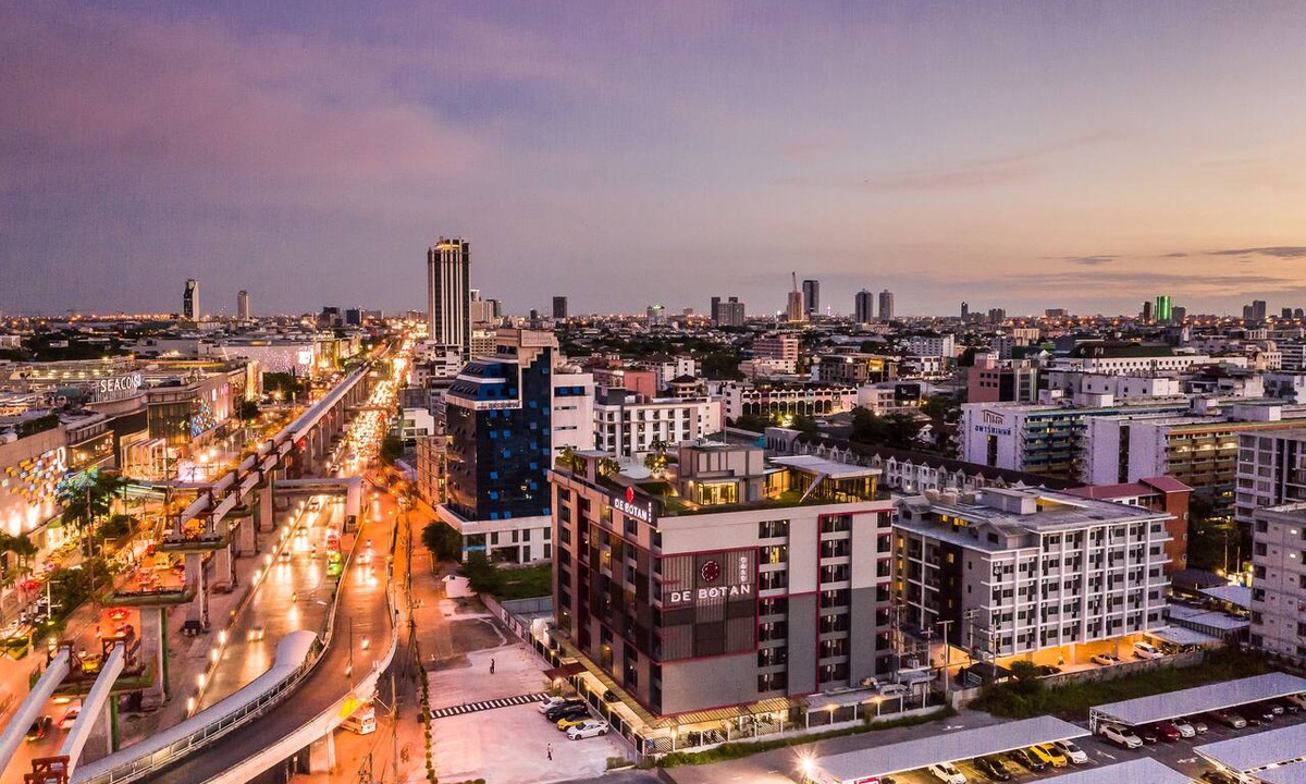 Nong Bon Hotel | De Botan Srinakarin Hotel & Residence
