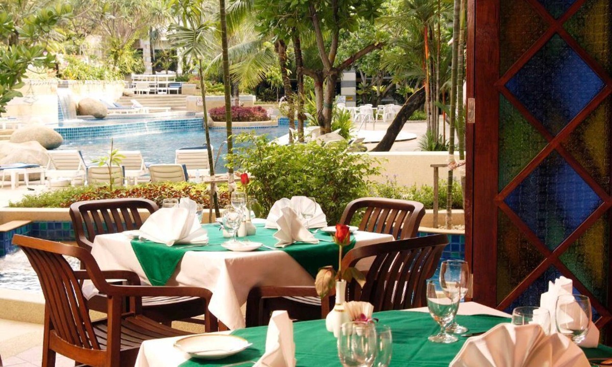 Patong Hotel | Deluxe Room #13, partial SEAVIEW @ Patong