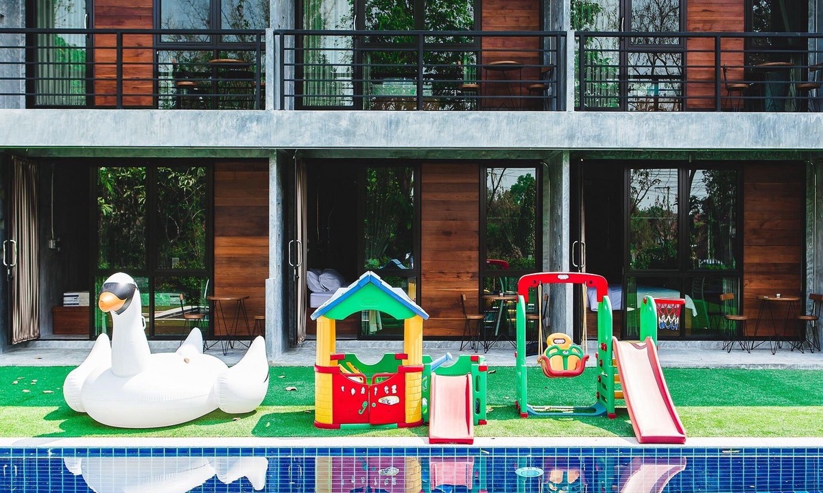 Chang Phueak Villa | Entire Villa · Stucco Loft Residency, 18 Bedrooms with Balcony & Pool, 36 Guests