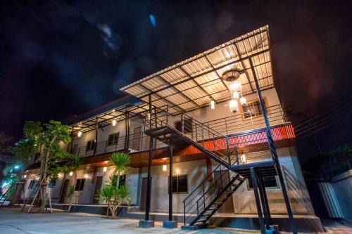 Rim Tai Hotel | First Residence