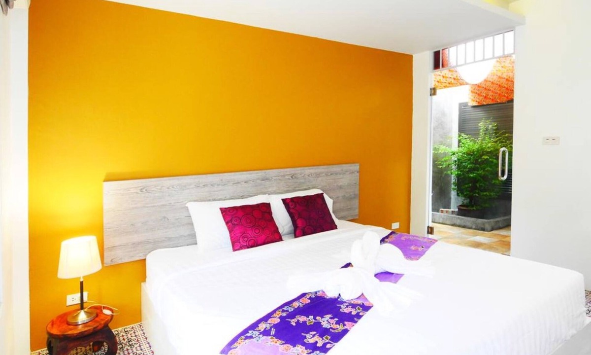Chalong House | Forest Bungalows & Mama's Restaurant