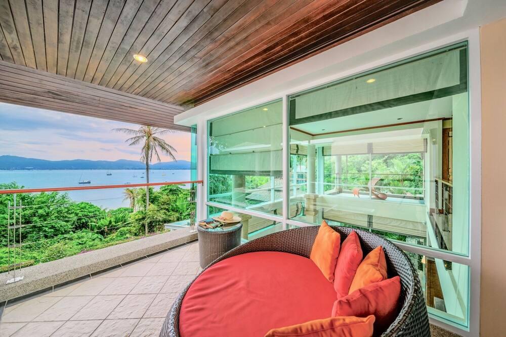 Wichit Villa | Glasshouse Phuket | Luxury 4B private villa | Short walk to 2 beaches | Sea view