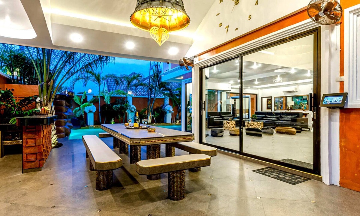 South Pattaya Villa | GOLDLAND Luxury Pool Villa Pattaya Walking Street 8 Bedrooms